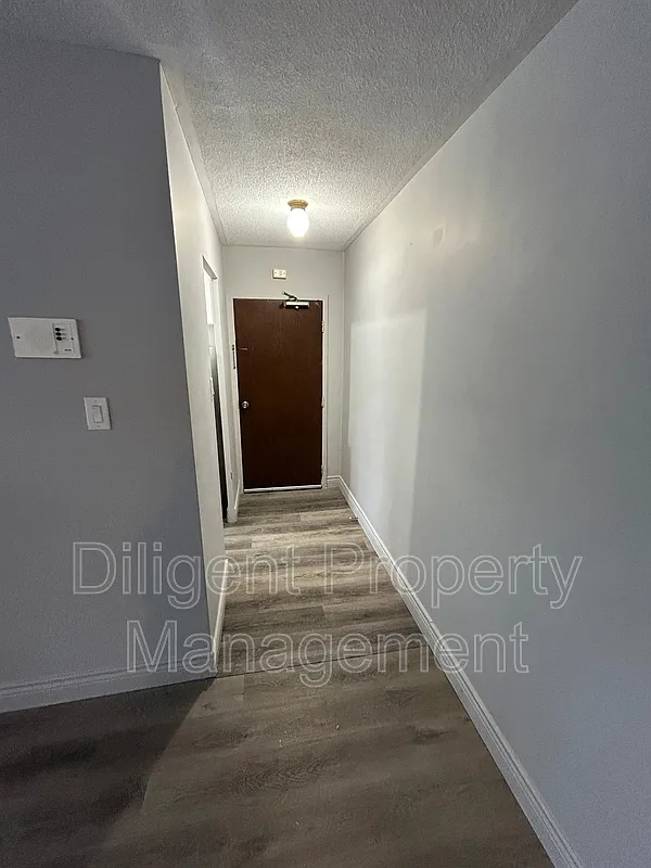 2 bed, 1.0 bath, $1,725 — Photo 2