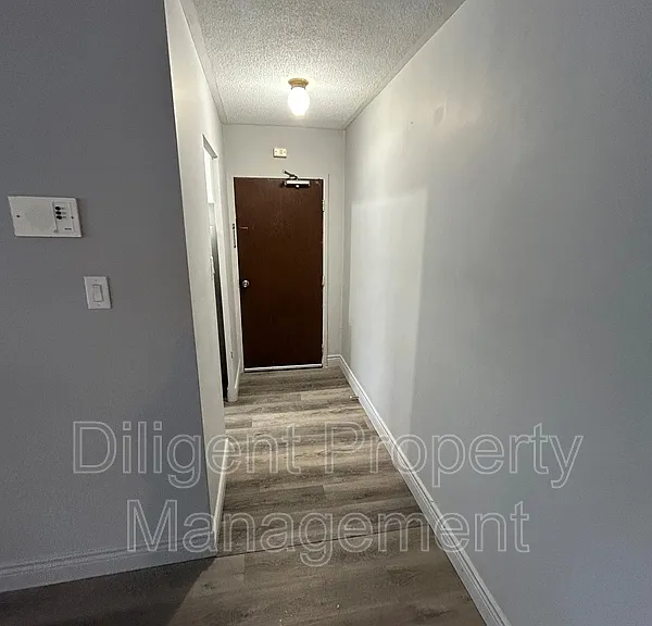 200 Park Rd N #101 — Photo 2