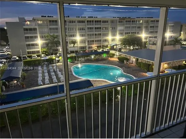 329 SE 3rd St APT 405T, Hallandale Beach, FL 33009