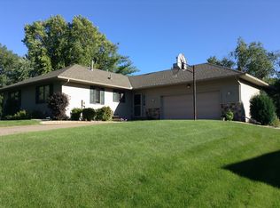 1512 Briarknoll Drive, Arden Hills, MN 55112