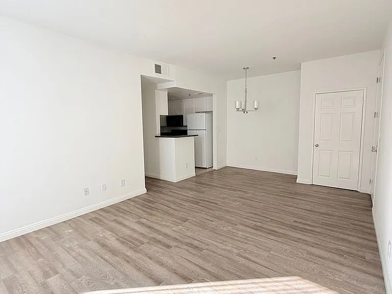 8715 Burton Way - Urban Feel Charming 2 bed 2 bath — Photo 20