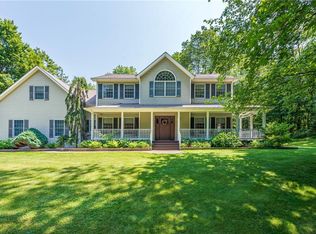 5 Dana Dr, Pleasant Valley, NY 12569