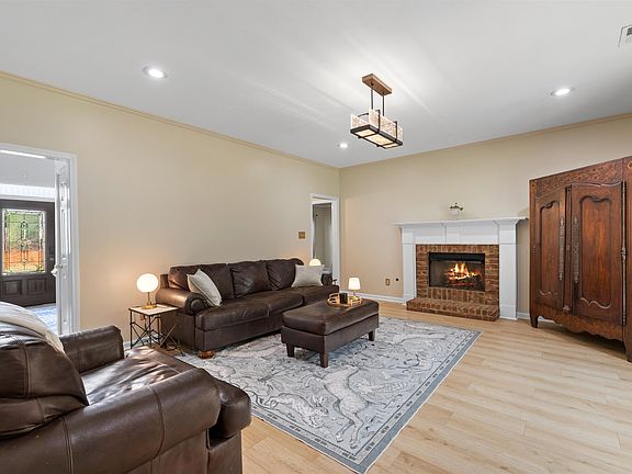 5th image of 4858 Bailey Dr