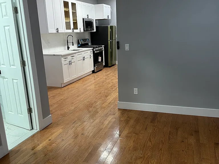 2126 Chatterton Ave #4 — Photo 9
