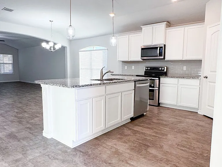 6233 Lavaca Dr — Photo 4