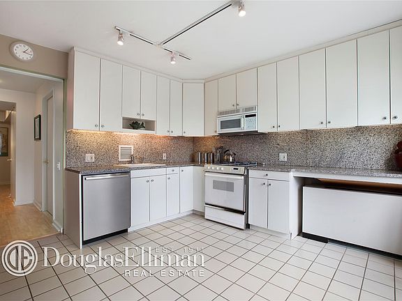 4th image of 52 Park Ave APT 12A