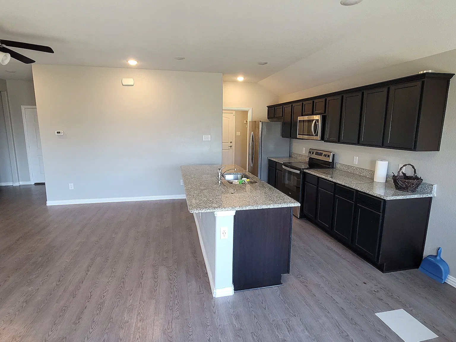 4 bed, 1677 sqft, $1,900 — Photo 4