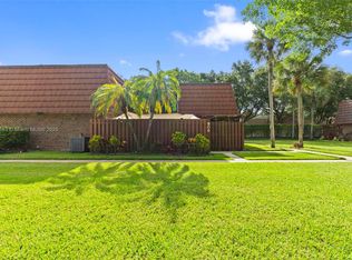 806 SW 119th Way, Davie, FL 33325