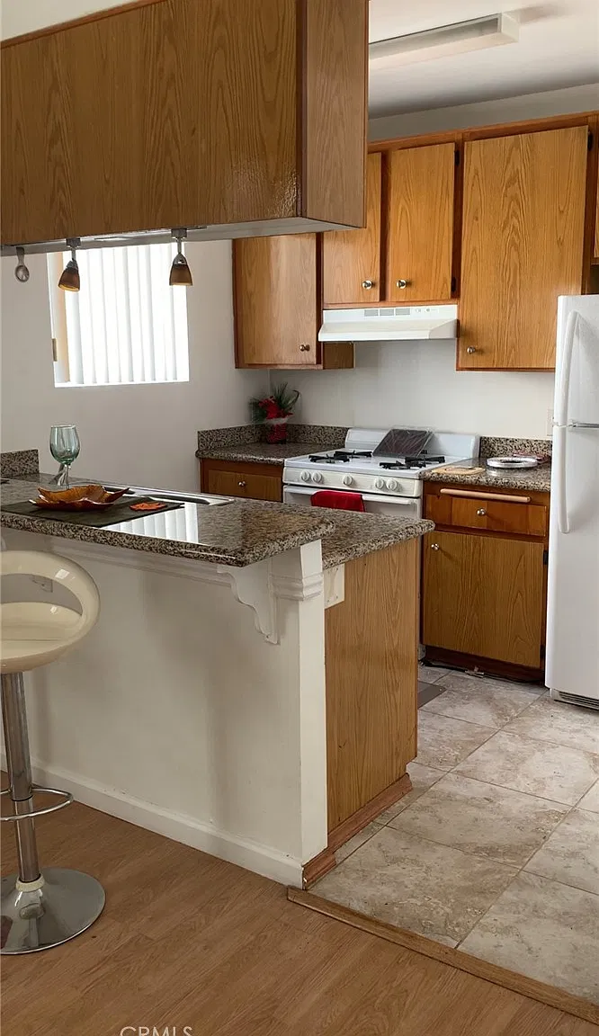 2 bed, 1100 sqft, $2,880 — Photo 4