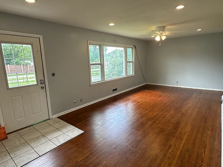 4701 University Ave NE — Photo 6