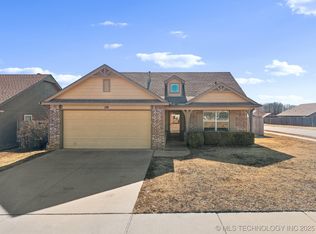 126 W 45th St, Sand Springs, OK 74063