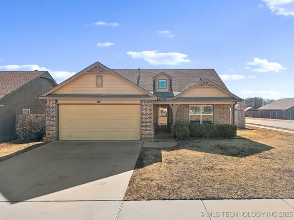 126 W 45th St, Sand Springs, OK 74063