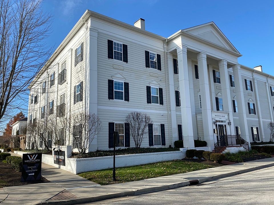 Princeton House, Unit is on the corner facing the park/gazebo - 2nd Floor
