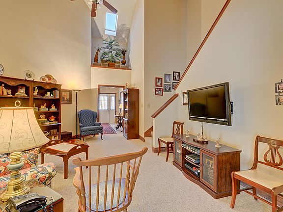 3rd image of 722 Silver Fox Ct