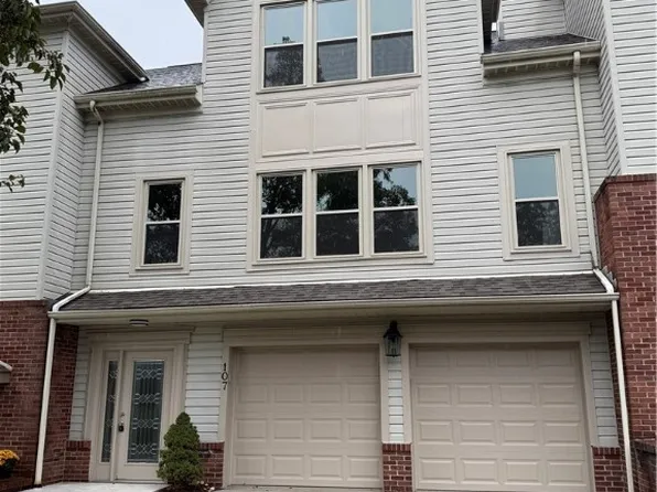 107 Fairway Landings Dr, Canonsburg, PA 15317