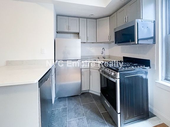 3rd image of 301 E 38th St APT 12G