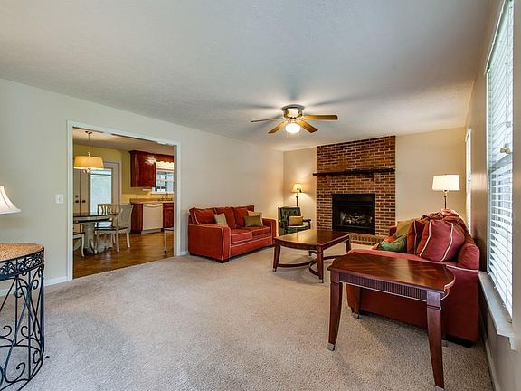 4th image of 142 Crestwood Dr