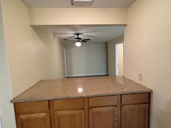 5th image of 4703 SE 5th Pl #B