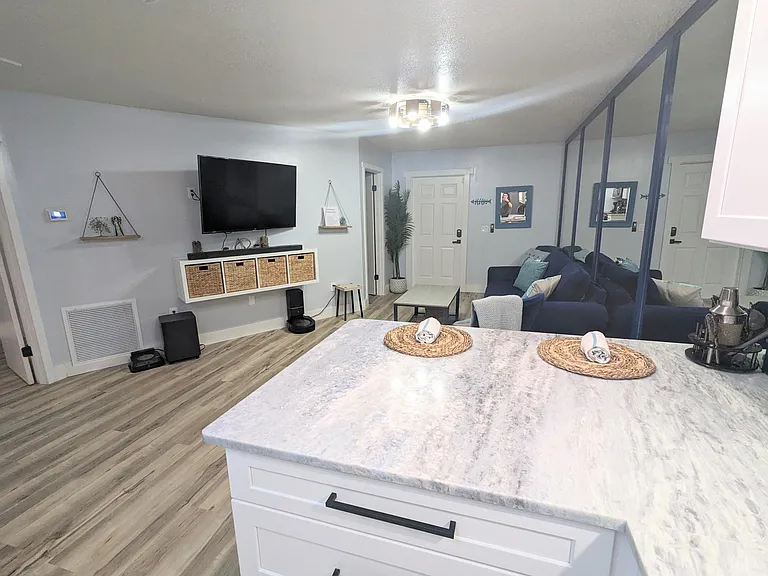 1128 Hernando St #B — Photo 11