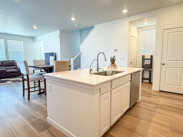 239 Adams St — Photo 15