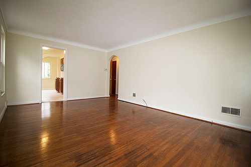 3rd image of 2831 Northwood Ave
