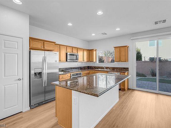 5th image of 8280 Southern Cross Ave