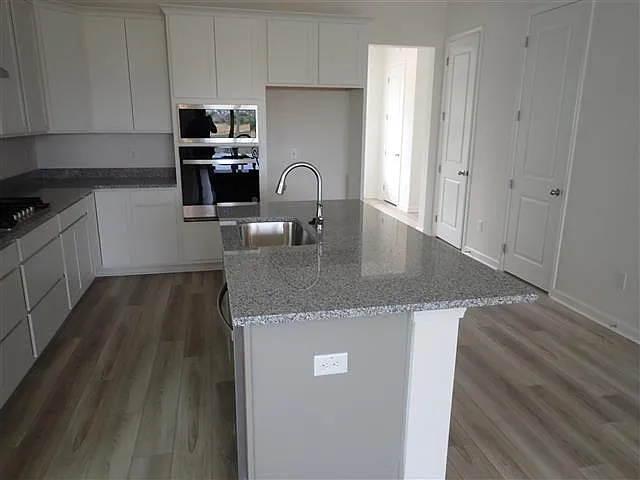 4420 Oakwood Ave — Photo 5