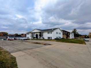 3748 W 9th St APT 4, Waterloo, IA 50702