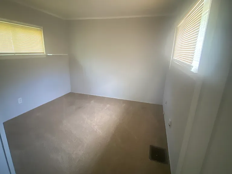 633 Foredale Ave — Photo 4