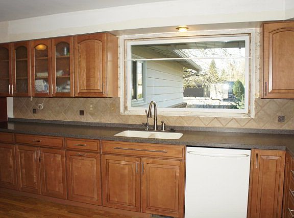 5th image of 180 N Lloyd Cir