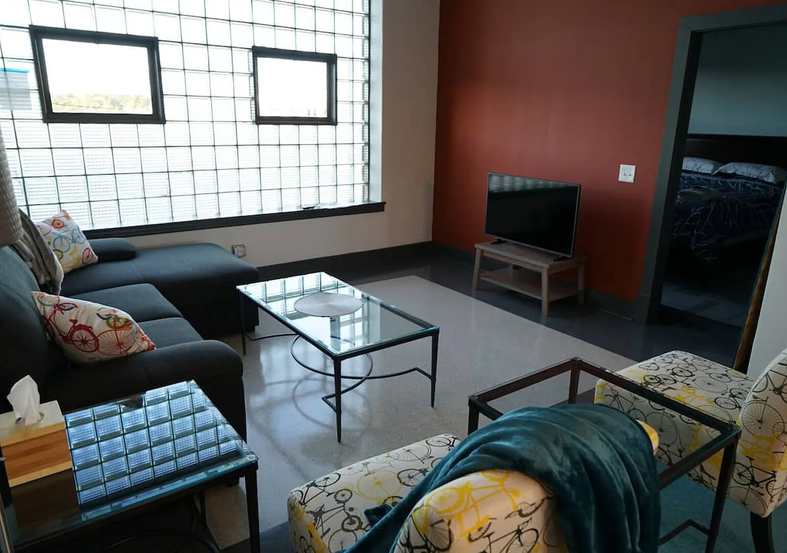 Modern 1 Bedroom Downtown Loft Apartment — Photo 4