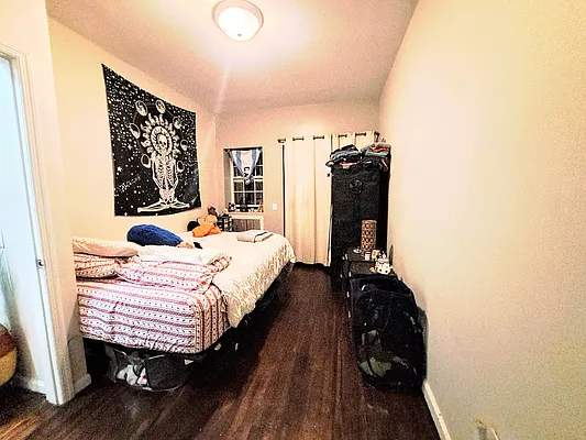 Rented by Friedman Mayer, LREB | media 23