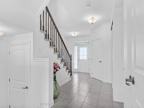 4th image of 4852 Abbott St E