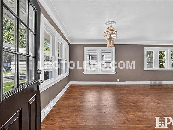 5th image of 1731 Talbot St