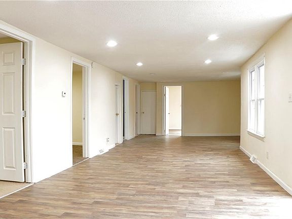 4th image of 5633 Clark St