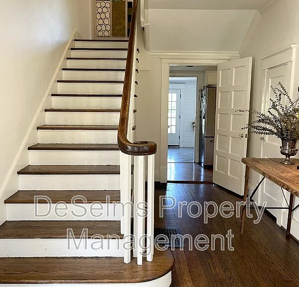 704 Timber Ln — Photo 2