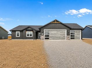 W6882 McAllister Dr, Greenville, WI 54942