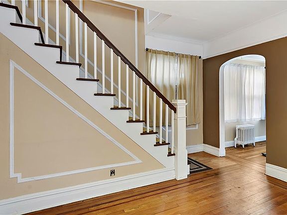 5th image of 831 Logan Ave