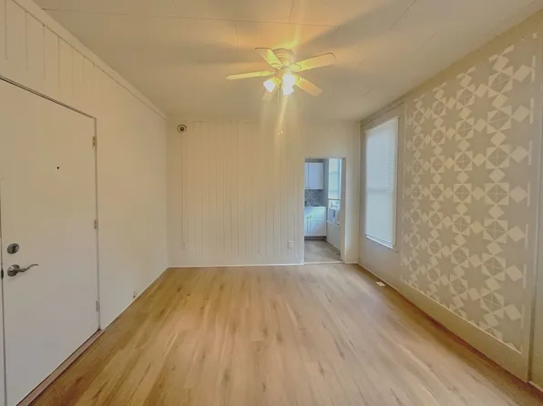 103 NW 10th St APT 1, Gainesville, FL 32601