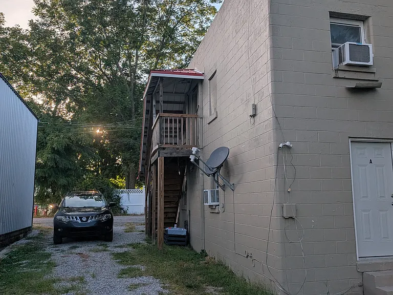 109 N Cannon Dr — Photo 8