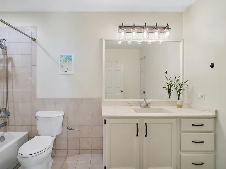 2nd floor master bathroom