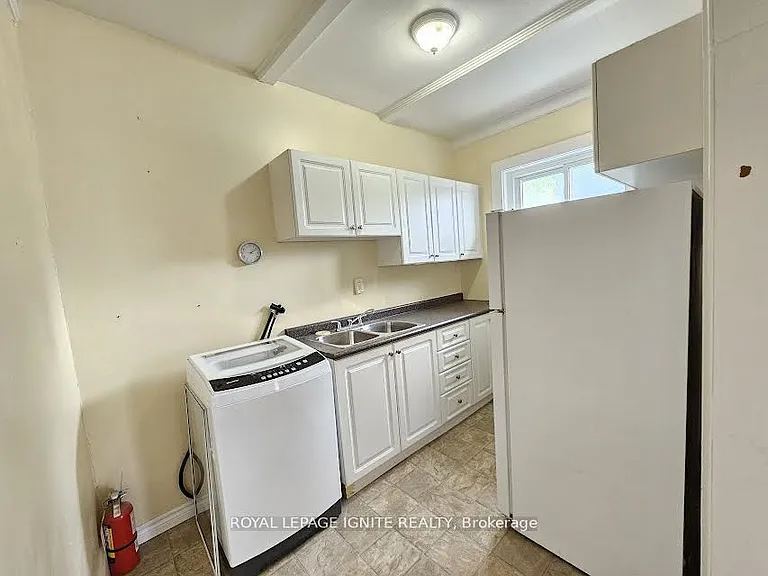 27 King Ave E #2 — Photo 4