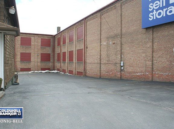 5th image of 218/220 S Lake St