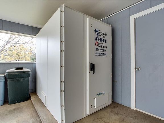4th image of 3813 Brook Valley St