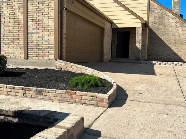 7834 Oakington Dr, Houston, TX 77071