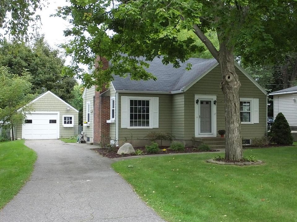 1st image of 3336 Newcastle Dr SE
