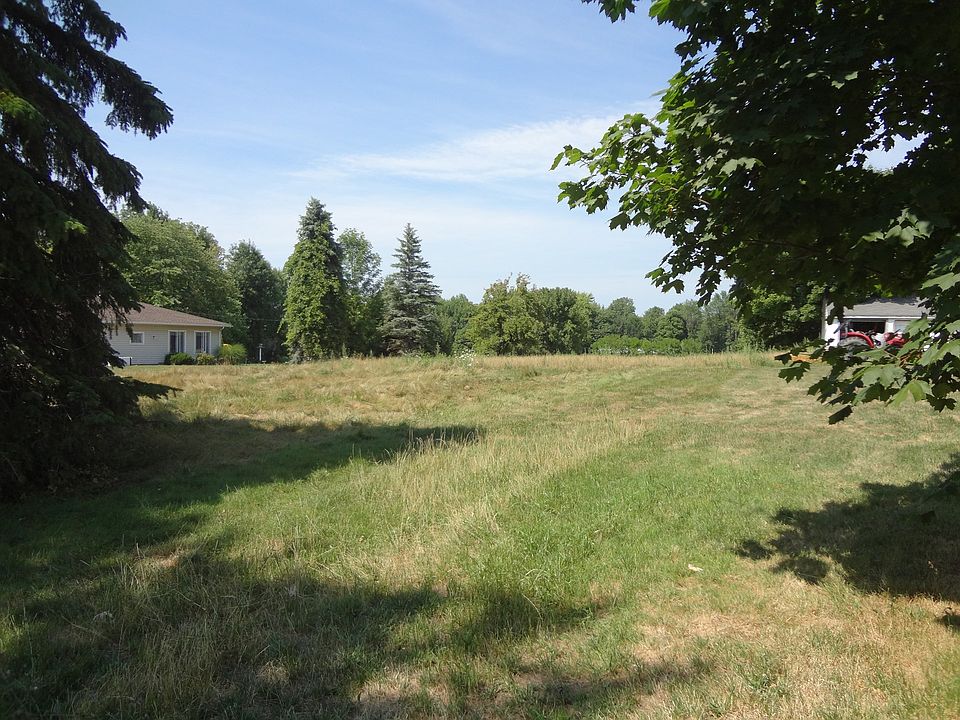 1st image of 3 Garden Hill Ln