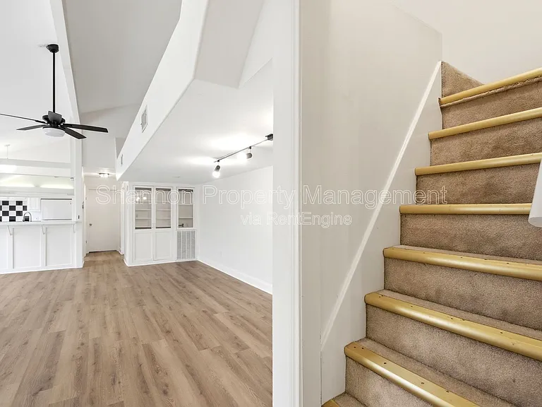 2501 Driscoll St — Photo 12
