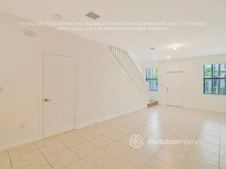 1636 SW 29th St — Photo 3