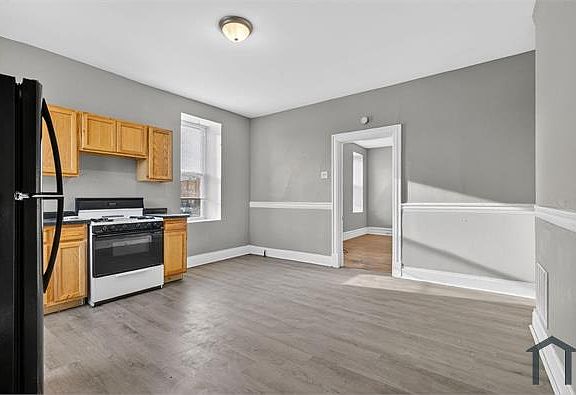 5th image of 2100 E Adelaide Ave #1F